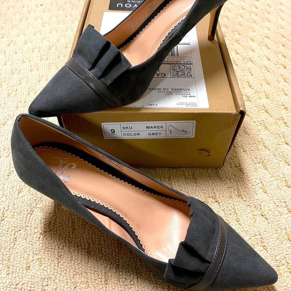 Journee collection JC grey ruffle heels